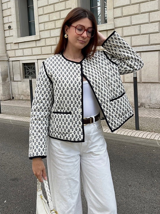 Damen gesteppte Jacke mit elegantem Muster und praktischem Taschen-Design EB