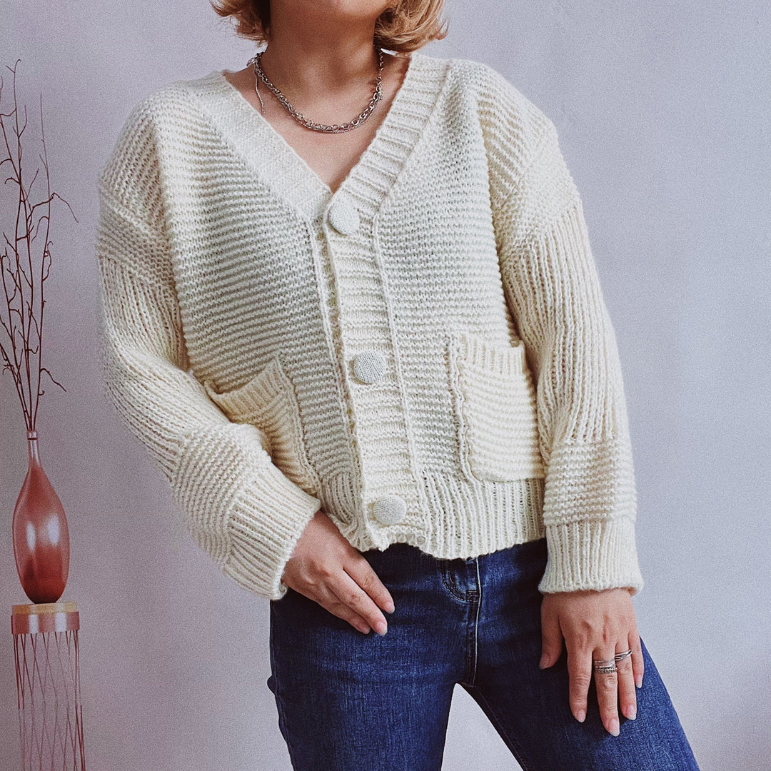 Damen lässige Strickjacke mit tiefem V-Ausschnitt und praktischen Taschen EB
