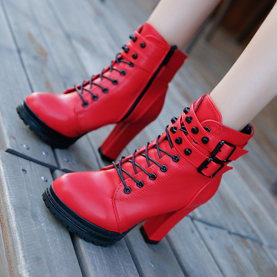 Damen Stiefeletten mit modischem Riemen und robustem Profilsohle EB
