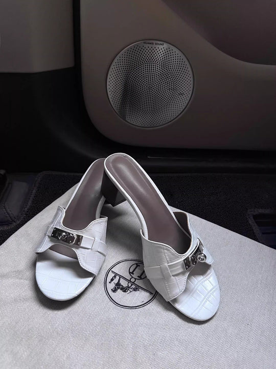 Damen Elegante Absatzsandalen mit modischem Riemendesign und glamourösem Akzent EB