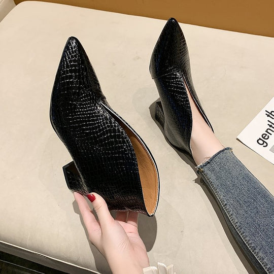 Damen elegante Stiefeletten mit spitz zulaufendem Design und glänzender Krokodilprägung EB