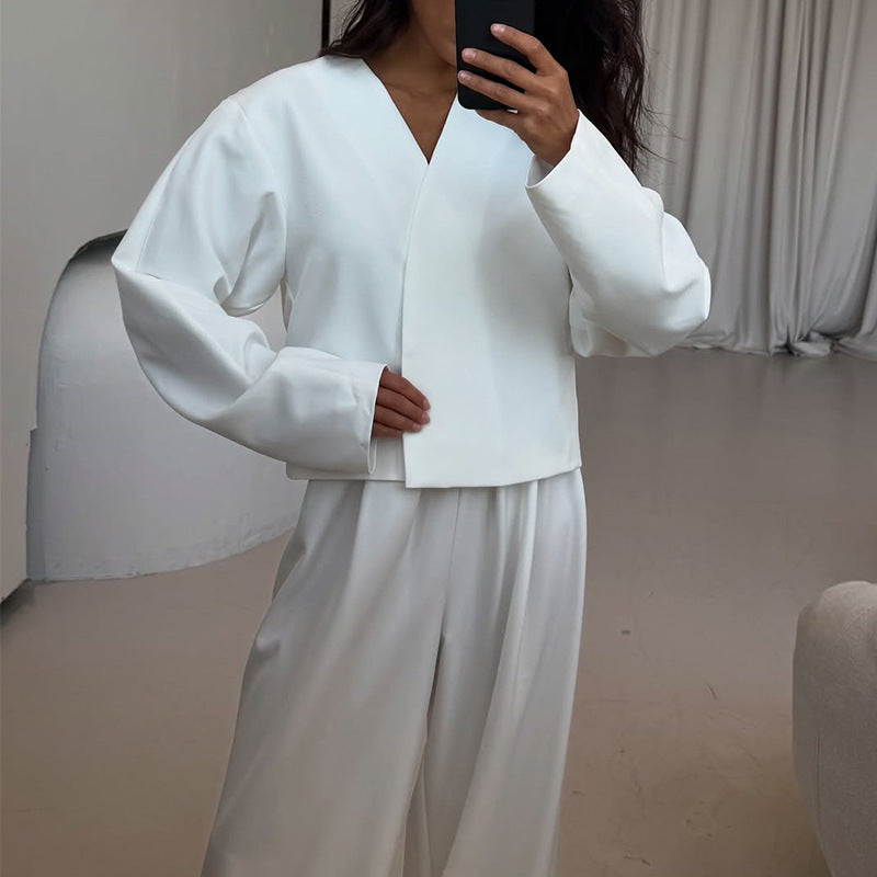 Damen lässiger Hosenanzug mit cropped Jacke und weitem Schnitt EB