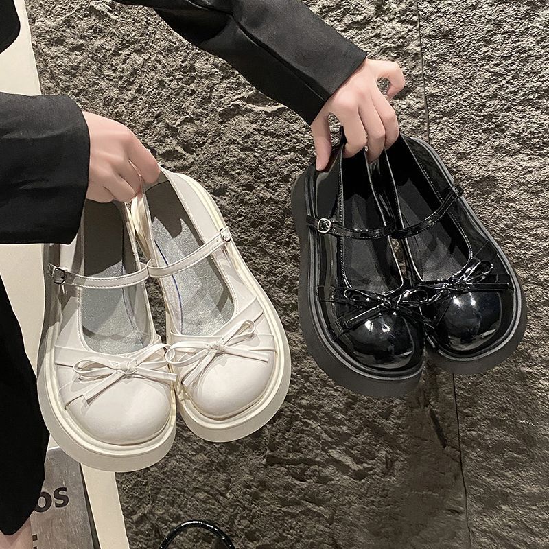 Damen Schicke Plateau-Schuhe mit glänzendem Obermaterial und dekorativem Riemchen EB