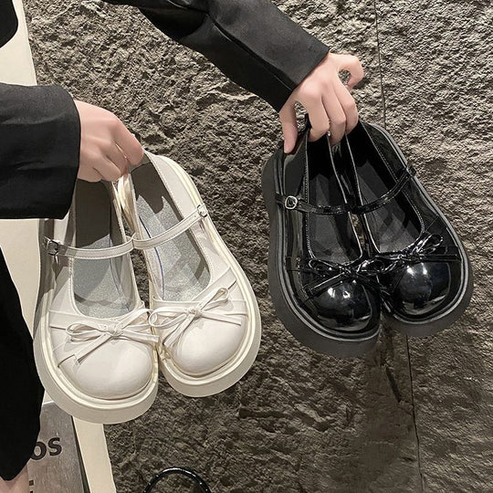 Damen Schicke Plateau-Schuhe mit glänzendem Obermaterial und dekorativem Riemchen EB