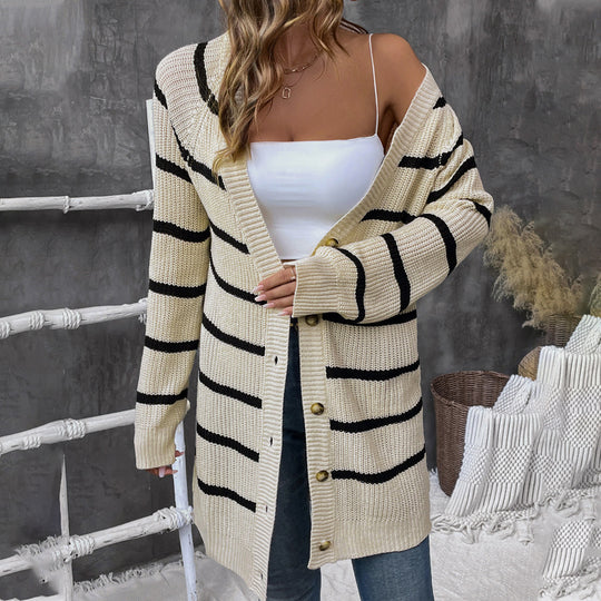 Damen Strickjacke mit modernem Streifenmuster und hochwertigen Knopfdetails EB