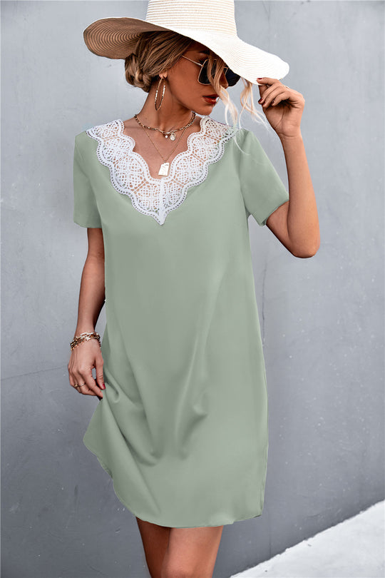 Damen Kleid mit elegante Spitze und lässigem Schnitt EB