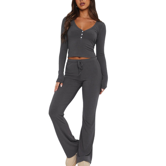 Damen geripptes Lounge-Set mit Henley-Knopfleiste, kurzem V-Shirt und hochgeschnittener Schlaghose EB