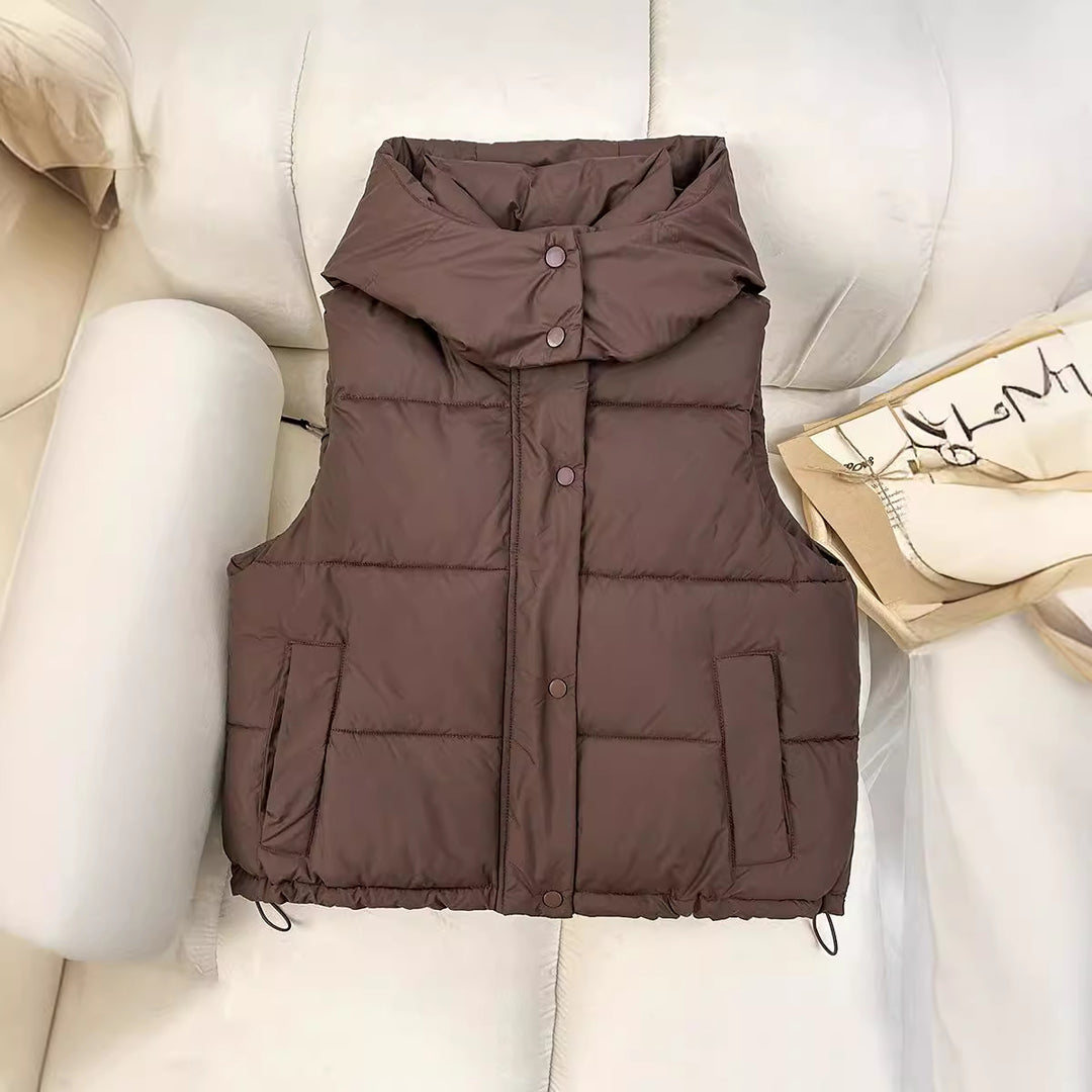 Damen nan kurze gesteppte Weste mit voluminiertem Stehkragen, Druckknopfleiste und verstellbarem Kordelsaum EB