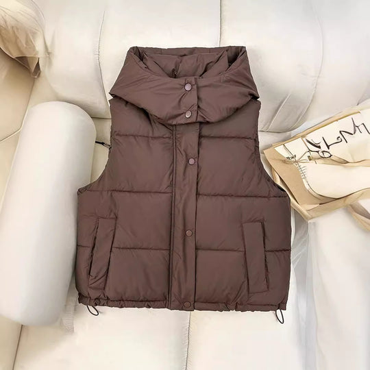 Damen nan kurze gesteppte Weste mit voluminiertem Stehkragen, Druckknopfleiste und verstellbarem Kordelsaum EB