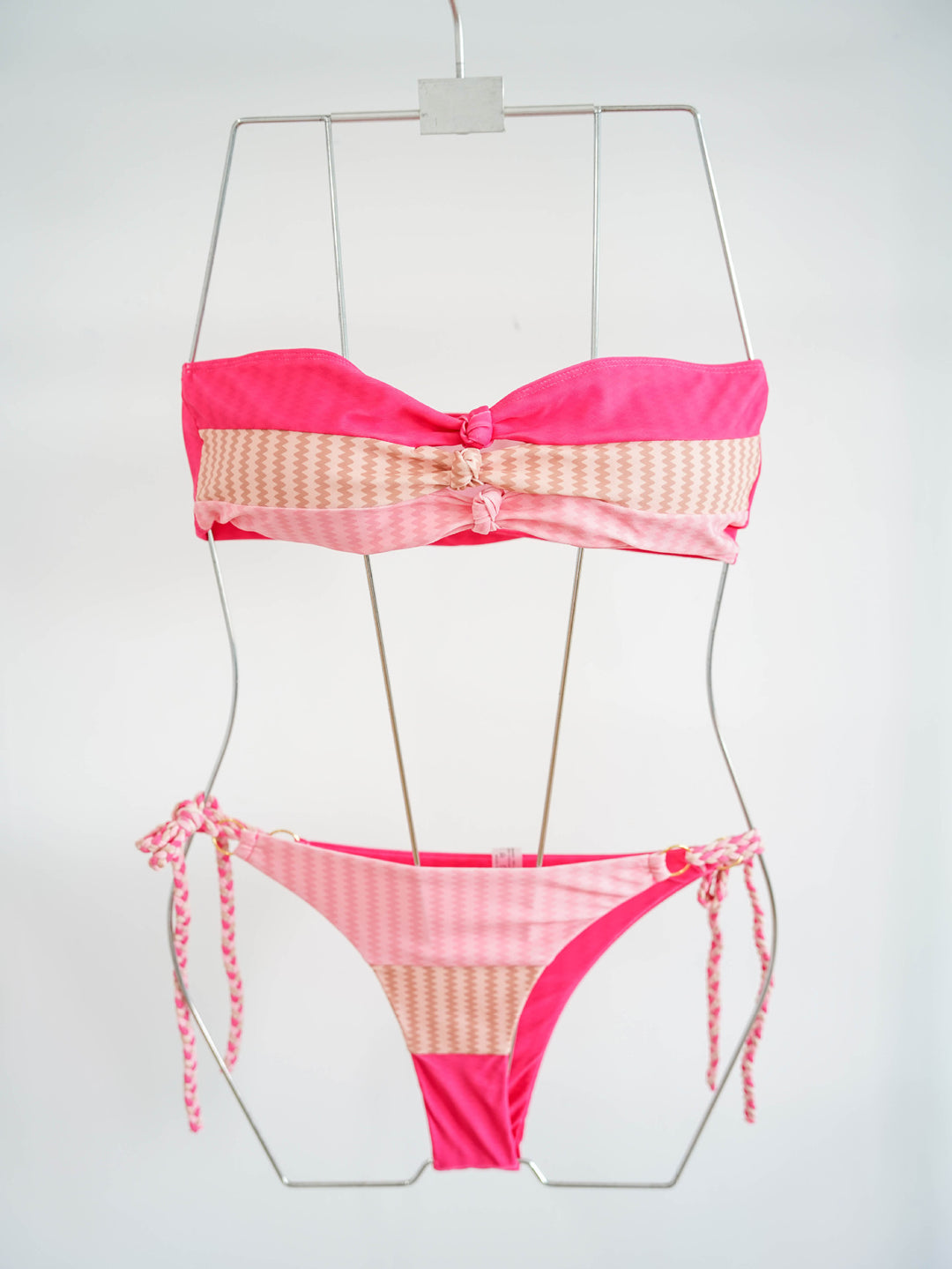Damen Bandeau-Bikini mit raffinierten Knotendetails und verspieltem Design EB