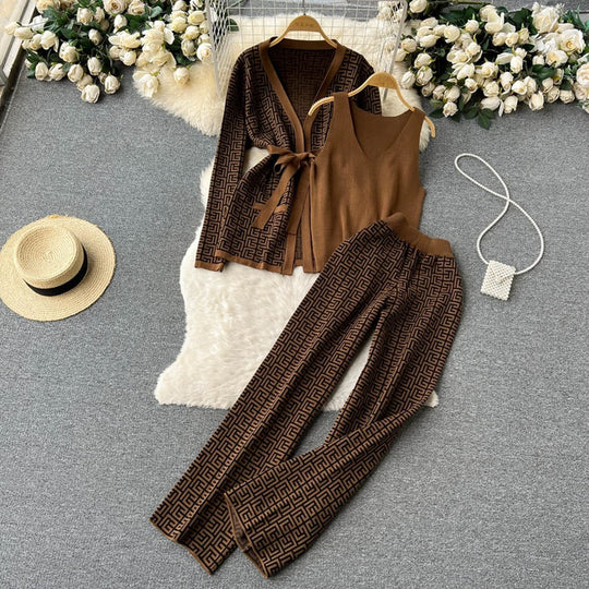 Damen modisches Loungewear-Ensemble mit grafischem Muster und lässigem Schnitt EB