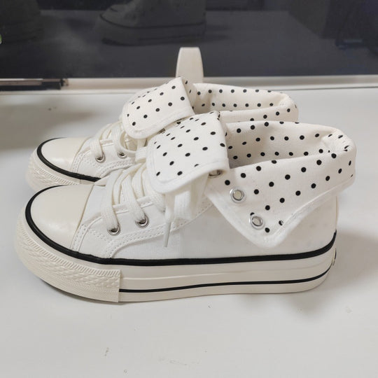 Damen Verspielte Sneakers mit abklappbarem Kragen und punktiertem Innenfutter EB