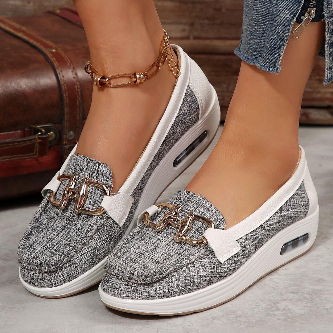 Damen Slip-On Sneaker mit modischem Metallakzent EB