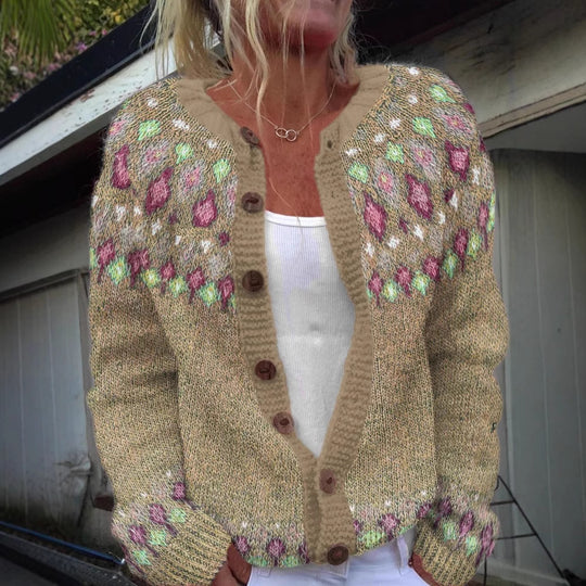 Damen nan gemusterte Strickjacke mit Rundpasse, Holzknöpfen und Eingrifftaschen EB