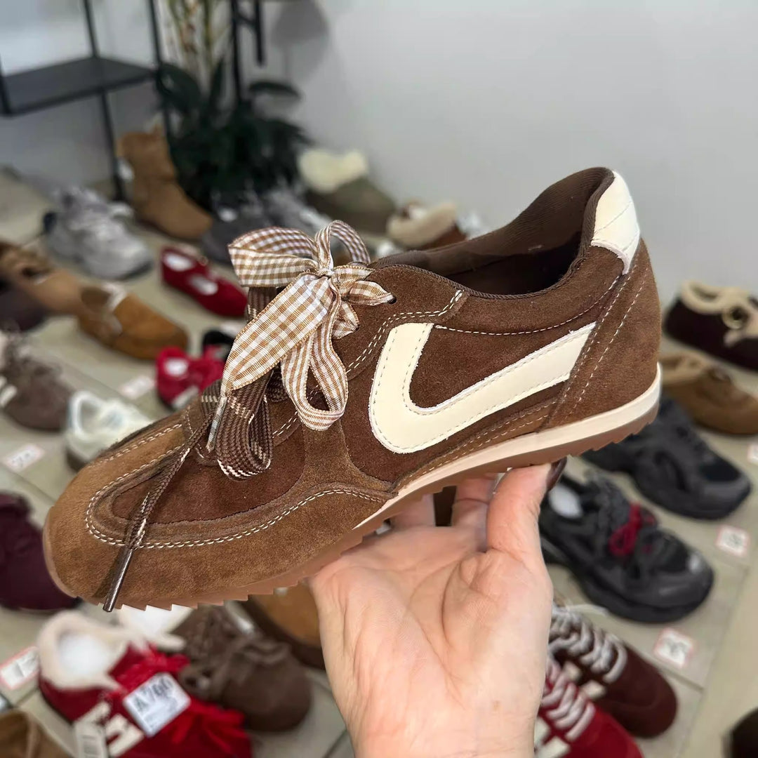 Damen Sportliche Sneakers in trendigem Design mit hochwertigen Wildleder-Details EB