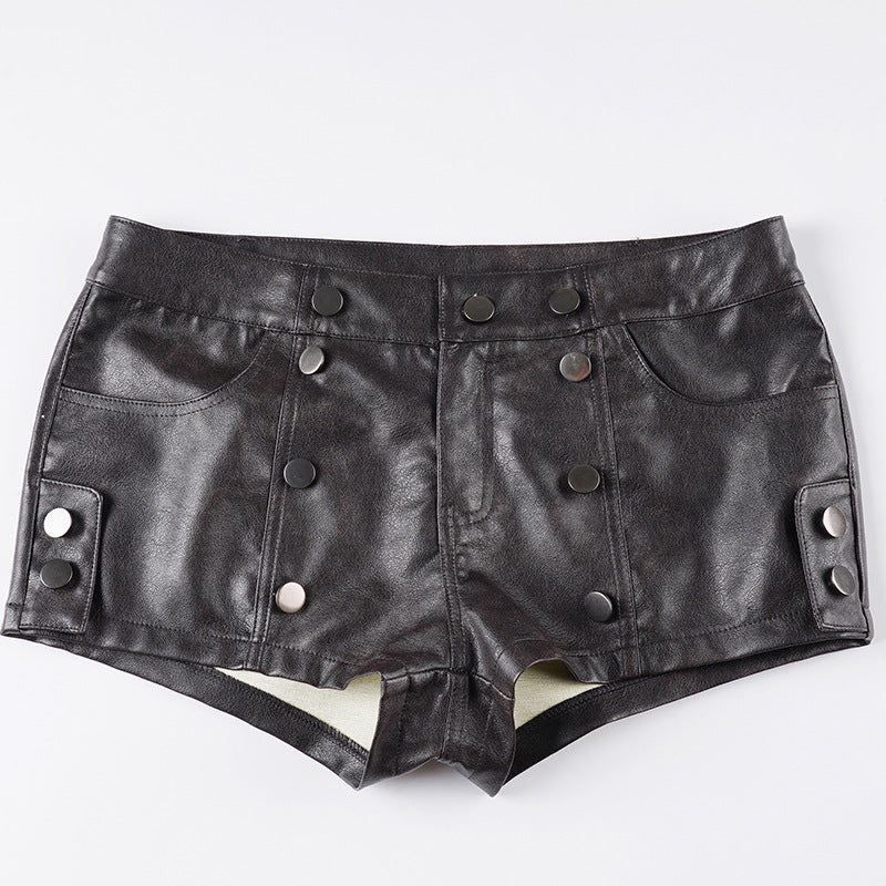 Damen Kunstleder-Shorts mit dekorativen Knopfdetails EB