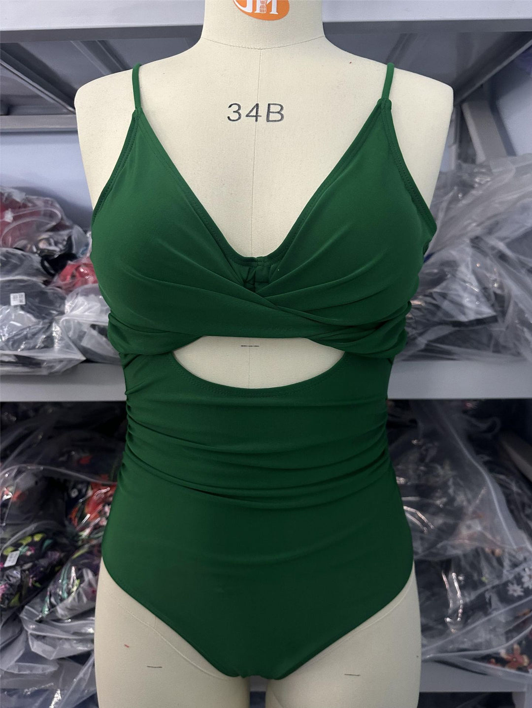 Damen Eleganter Einteiler-Badeanzug mit modischem Cut-Out EB