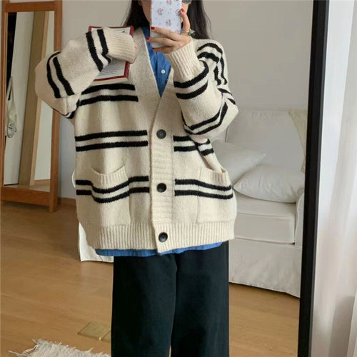Damen Grobstrick Cardigan mit breitem Aufschlag und dekorativen Knopfdetails EB