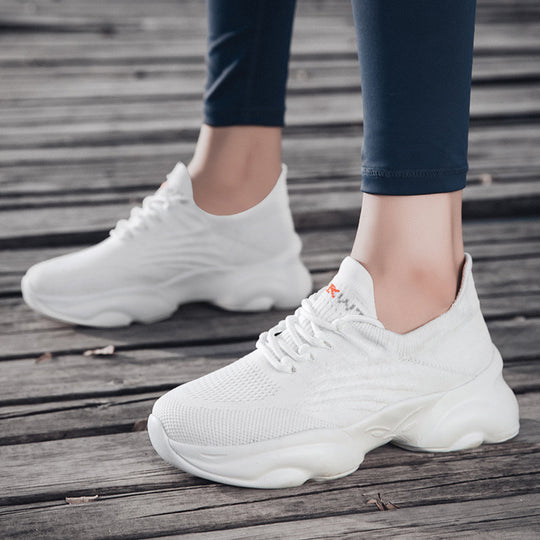 Damen Leichte und atmungsaktive Sneakers mit innovativen Strickdetails EB