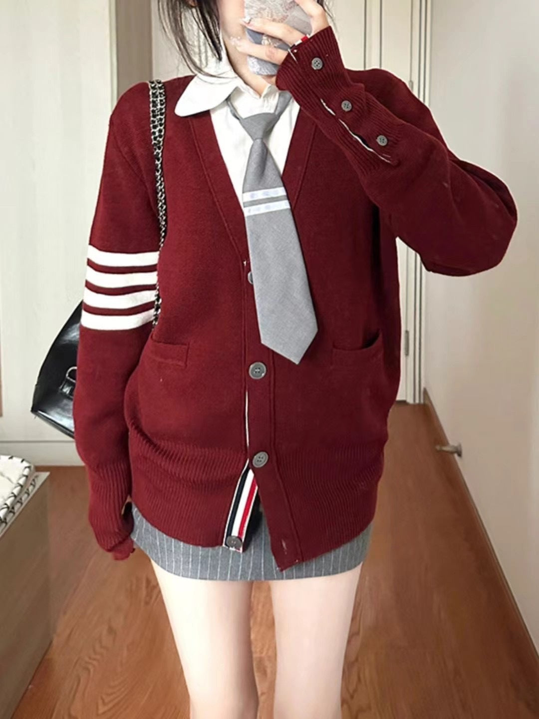 Damen Strickjacke mit hohen Taschen und grafischen Akzenten EB