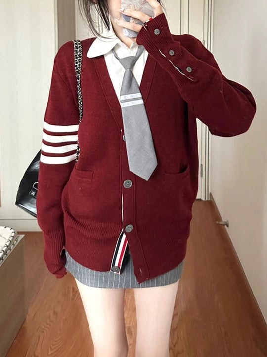 Damen Strickjacke mit hohen Taschen und grafischen Akzenten EB