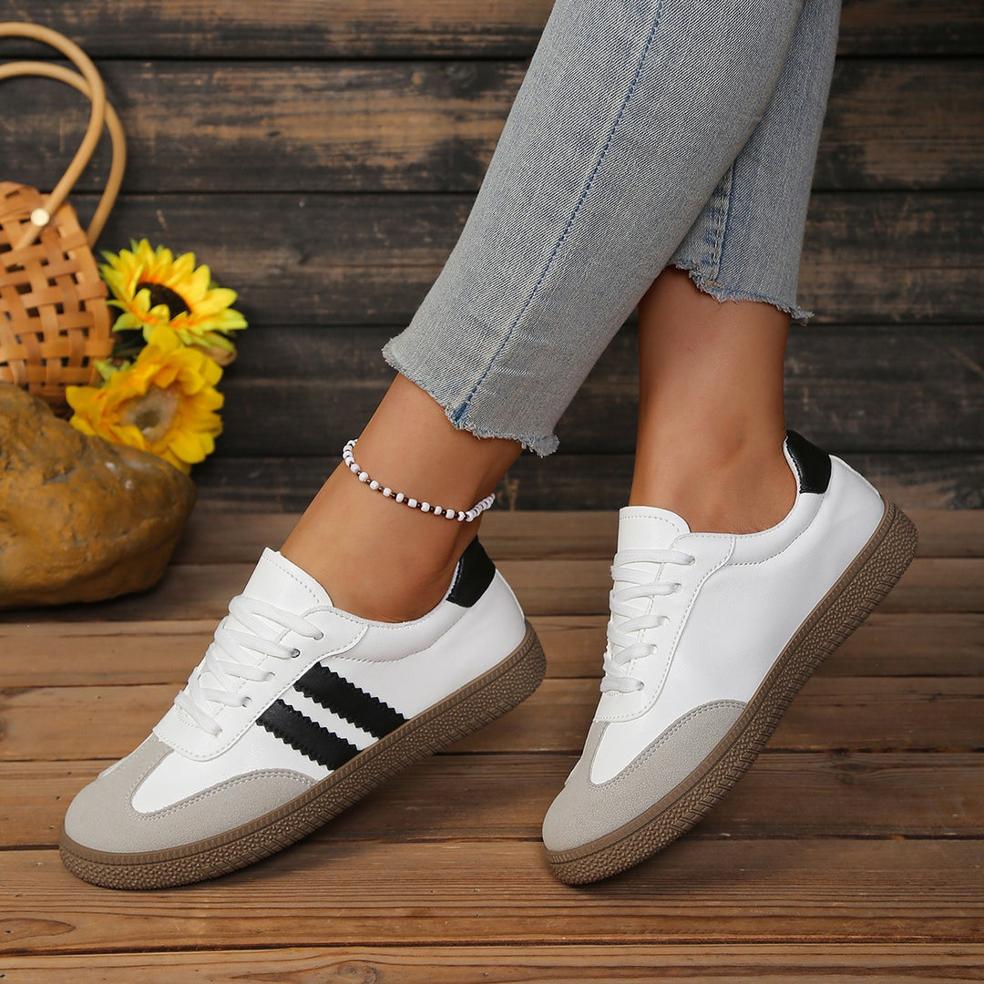 Damen Sneakers im sportlichen Retro-Stil mit kontrastierenden Details EB