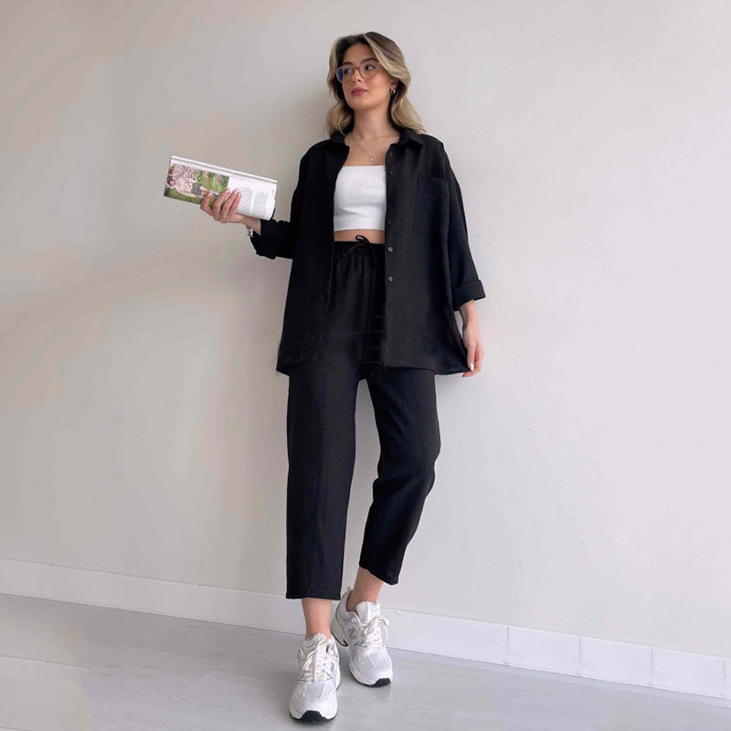 Damen lässige Loungewear-Kombination mit leichtem Leinenhemd und elastischer Hose EB