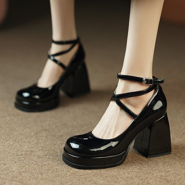 Damen elegante Hochglanz-Pumps mit verstellbarem Riemen und stabiler Sohle EB