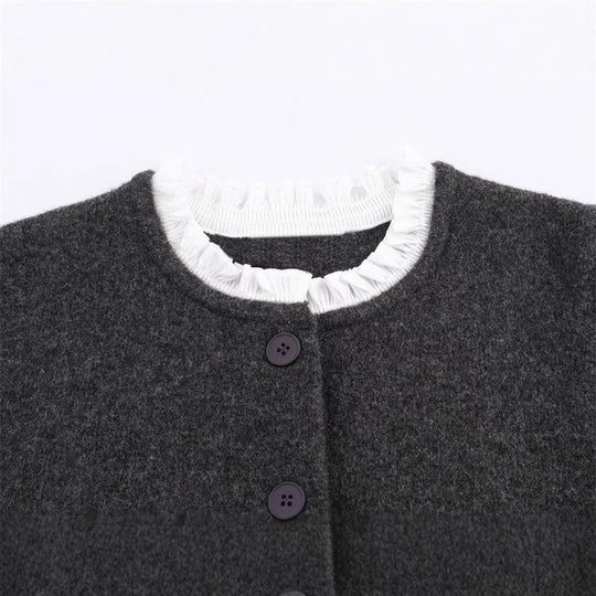 Damen Kurzjacke mit Rüschen und Knopfdetails EB