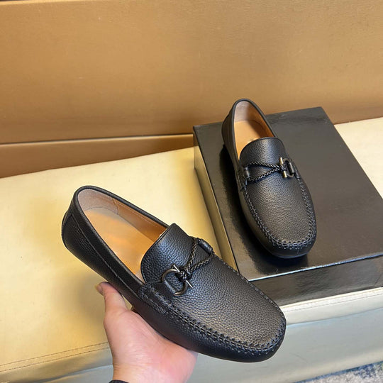 Damen Mokassin mit stilvollem Zierdetail aus hochwertigem Leder EB