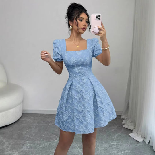 Damen Minikleid mit strukturiertem Blumendesign und Puffärmeln EB