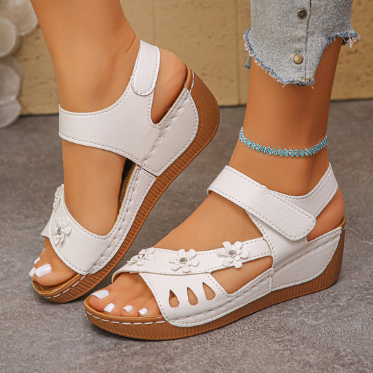 Damen Komfortable Sandalen mit floralem Dekor und verstellbarem Riemendesign EB
