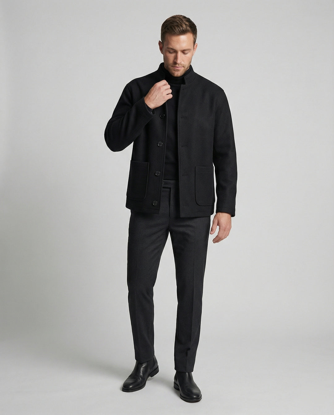 Herren minimalistischer Kurzblazer aus Wollmix mit Rundhalsausschnitt und aufgesetzten Taschen EB
