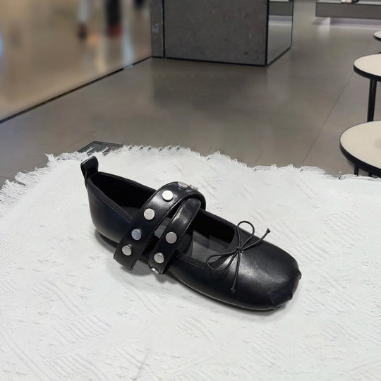 Damen Ballerinas aus weichem Veloursleder mit modischem Riemendesign und stilvollen Druckknöpfen EB