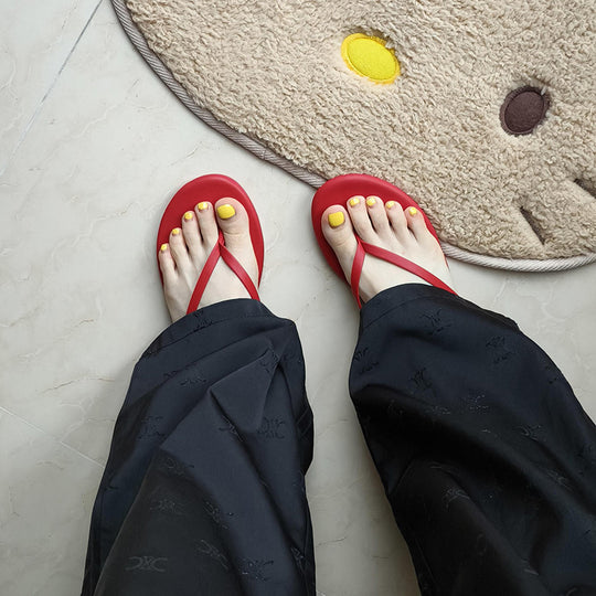 Damen Elegante Flip-Flops mit glänzendem Riemendesign EB