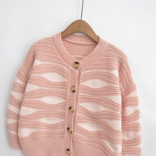 Damen Strickjacke mit strukturiertem Muster und hochwertigen Holzknöpfen EB