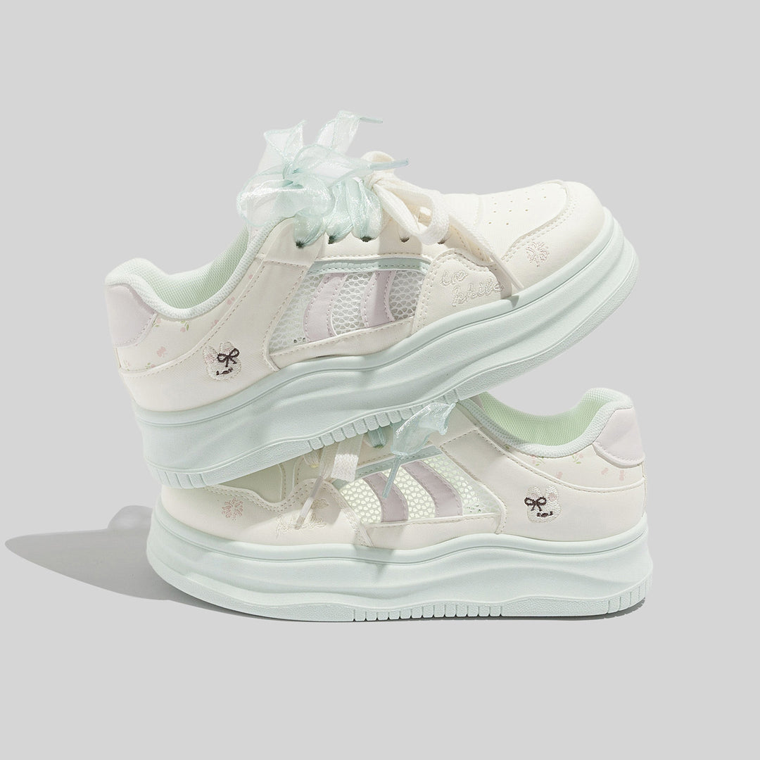 Damen Sportliche Sneaker mit dekorativen Details und atmungsaktiven Netz-Einsätzen EB