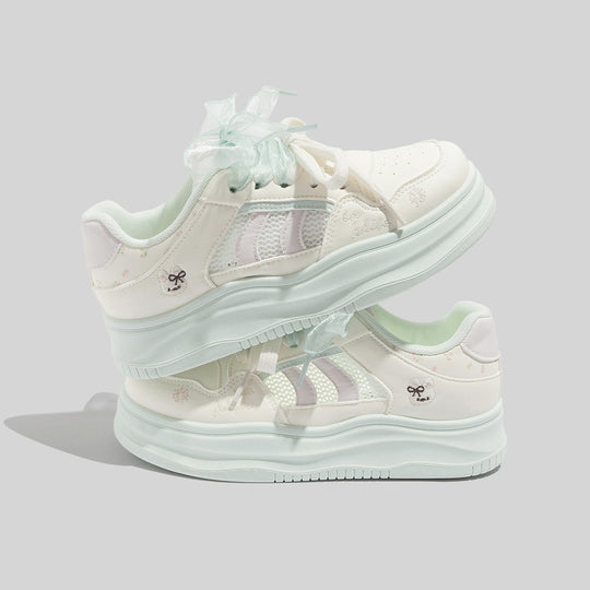 Damen Sportliche Sneaker mit dekorativen Details und atmungsaktiven Netz-Einsätzen EB