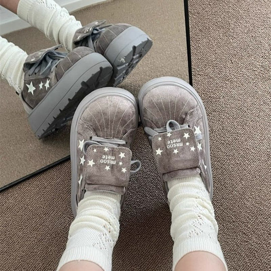 Damen Plateau-Sneaker mit verspielten Sternen- und Schleifendetails EB