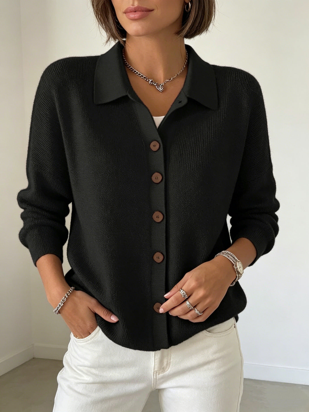 Damen Feinstrick-Cardigan mit Hemdkragen, entspannter Silhouette und Holzknöpfen EB