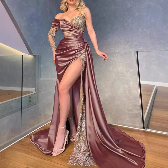 Damen Glamouröses Abendkleid mit schimmernden Pailletten und hohem Schlitz EB