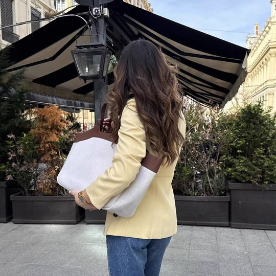 Damen nan taillierter knopfblazer mit Rundhalsausschnitt und angedeuteten Pattentaschen EB