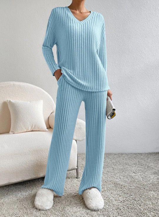 Damen Bequemer Strickanzug im modernen Rippdesign EB