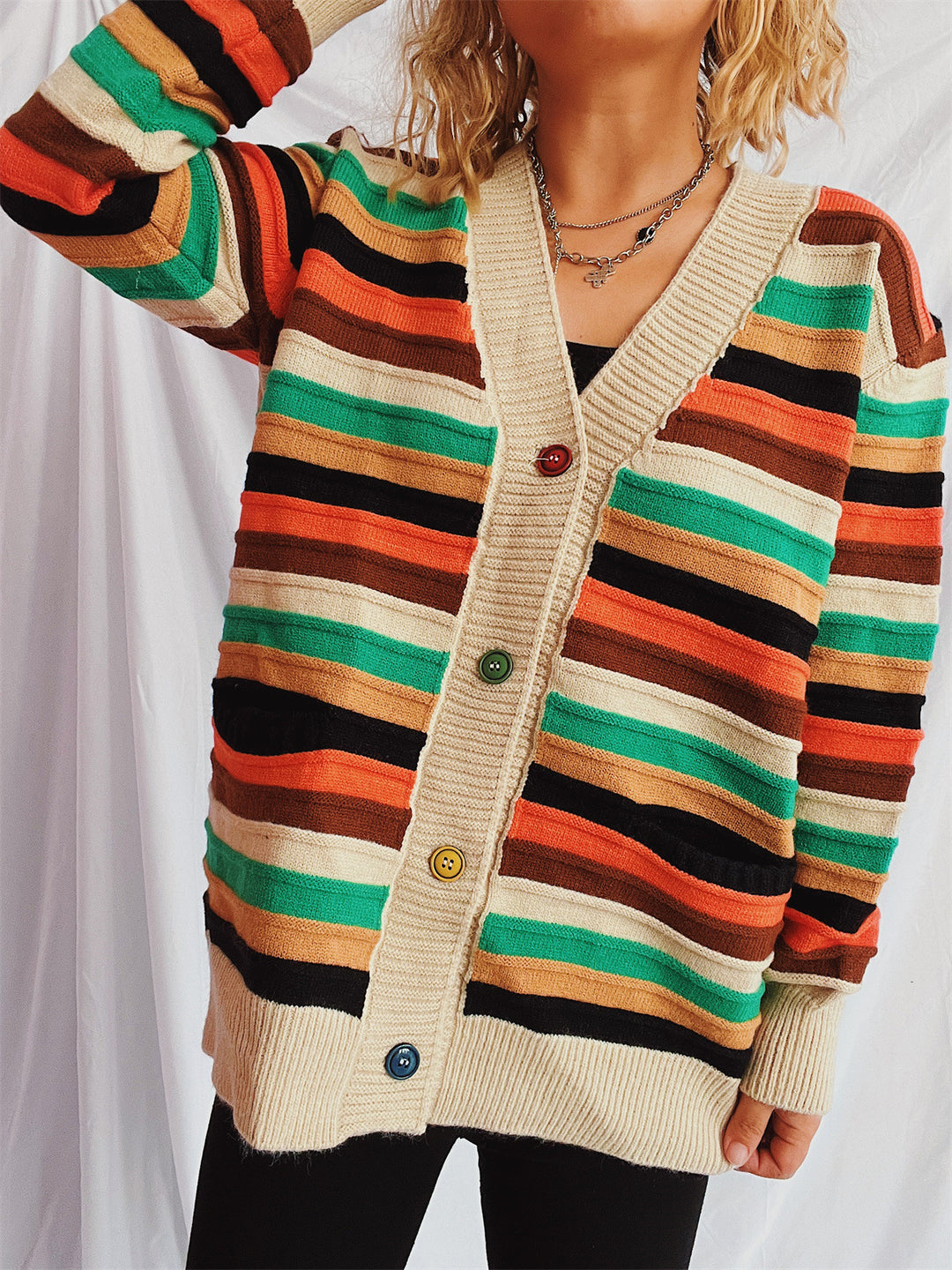 Damen Strickjacke mit buntem Streifenmuster und knöpfbarem Design EB