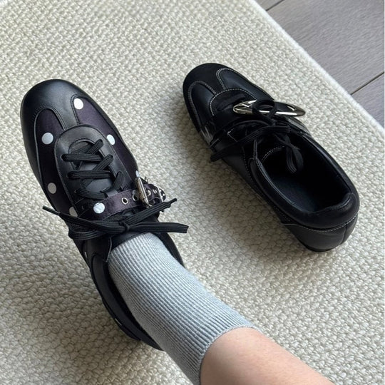 Damen sportive Sneakers mit einzigartigem Punktedesign und stabiler Sohle EB