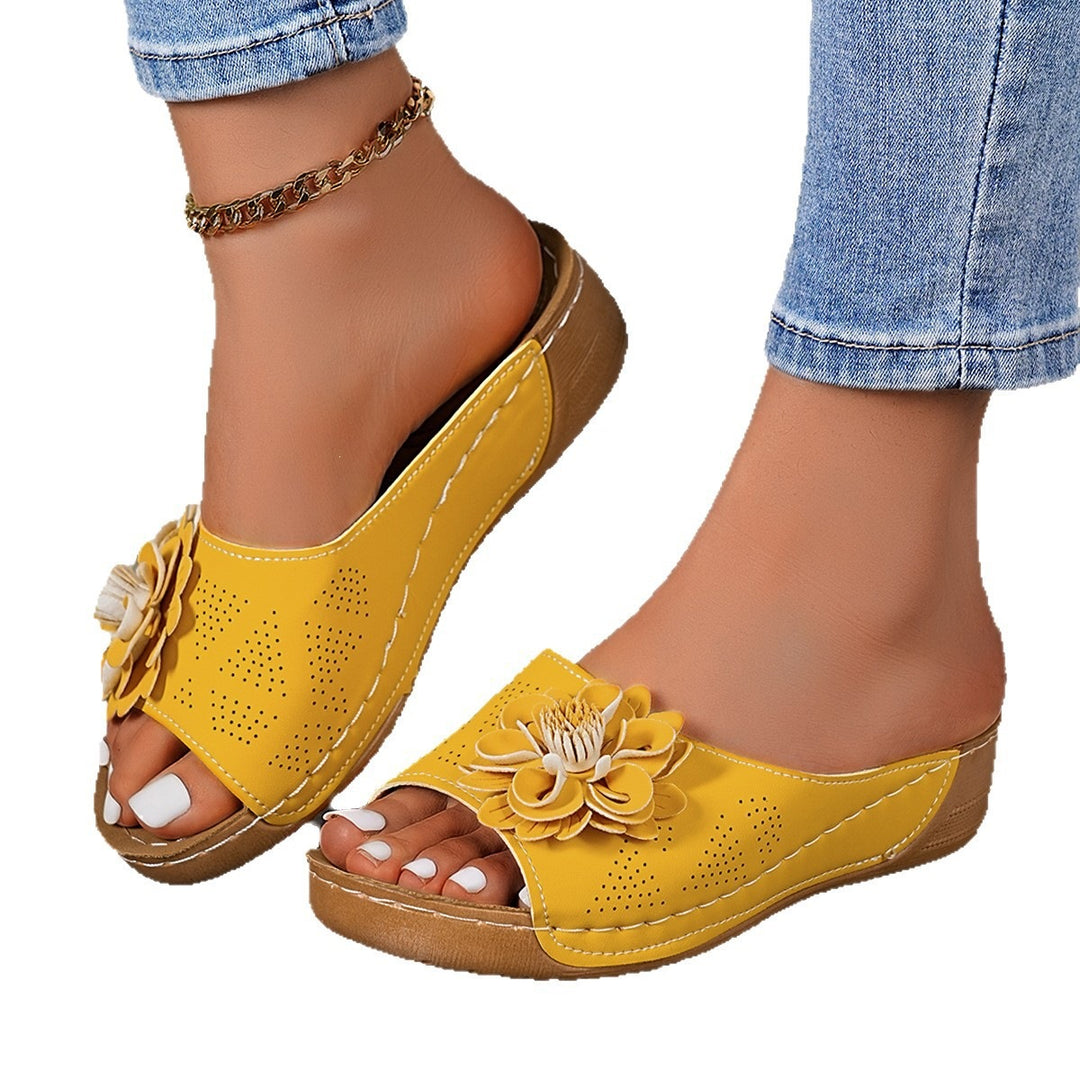 Damen Komfortable und stilvolle Badesandalen mit floralem Design EB