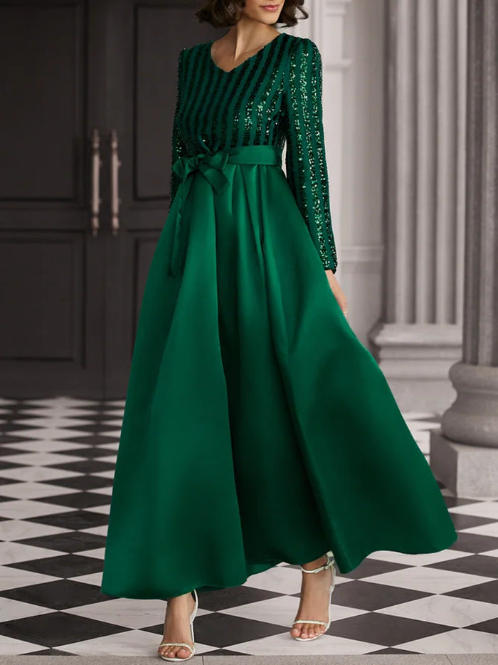 Damen Glamouröses Maxikleid mit Paillettenakzenten und schimmerndem Rock EB