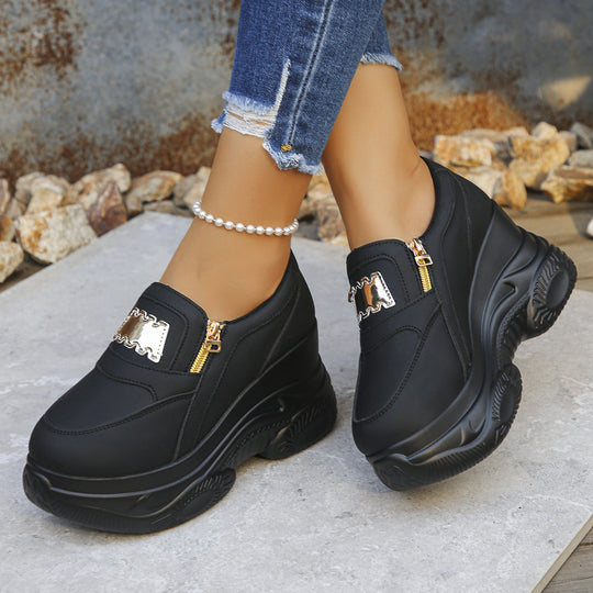 Damen Sportliche Plateau-Sneaker mit glänzendem Reißverschluss und verstärkter Sohle EB