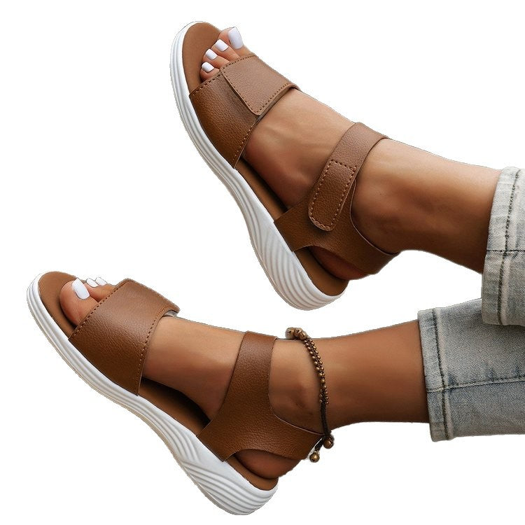 Damen bequeme Sandalen mit breiten Riemen und flexiblem Fußbett EB