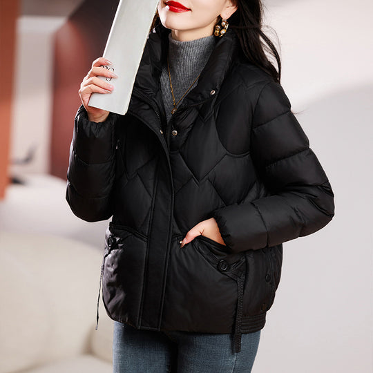 Damen Kurze Steppjacke mit Kapuze und praktischen Taschen EB